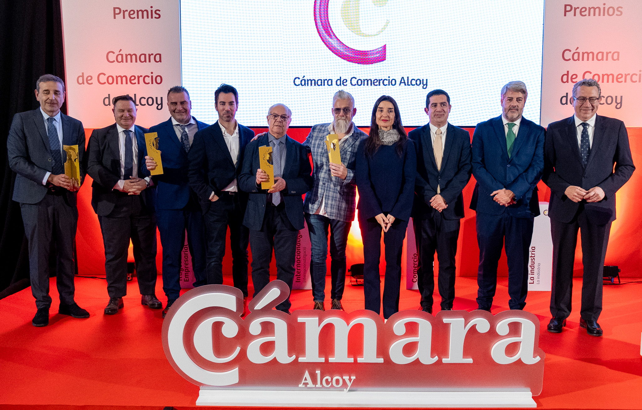 La Cámara de Comercio, Industria y Servicios de Alcoy, ha celebrado este jueves la gala de entrega de sus premios anuales en el salón Rotonda del Círculo Industrial.