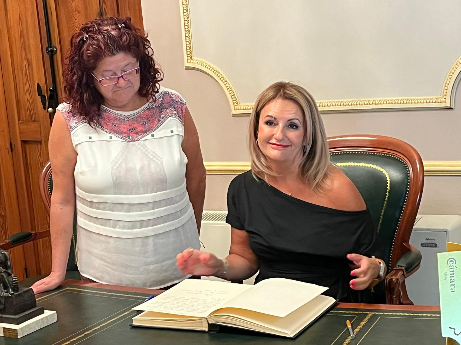 Visita de la consellera Nuria Montes